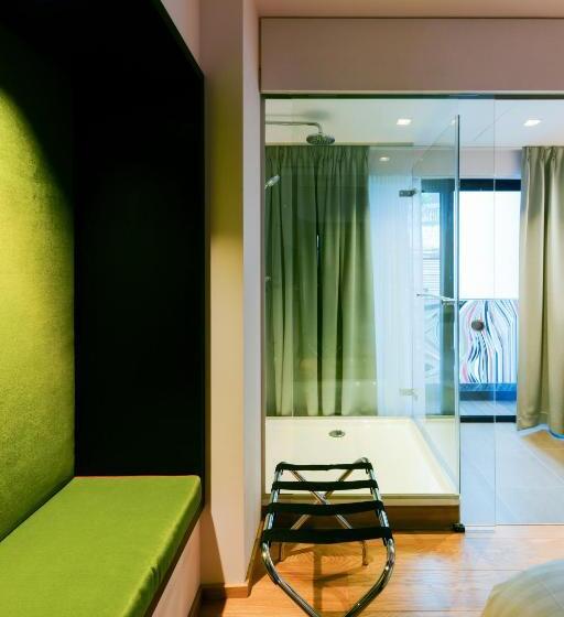 스탠다드 룸, The Royal Snail