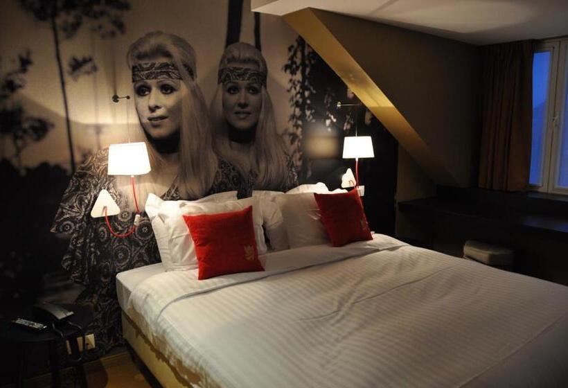 디럭스 룸, The Royal Snail