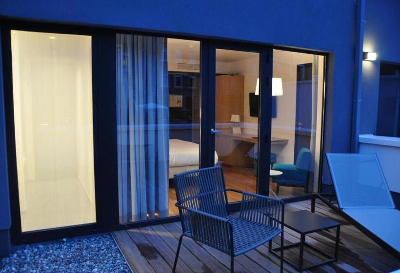 수피리어 룸 가든 전망, The Royal Snail