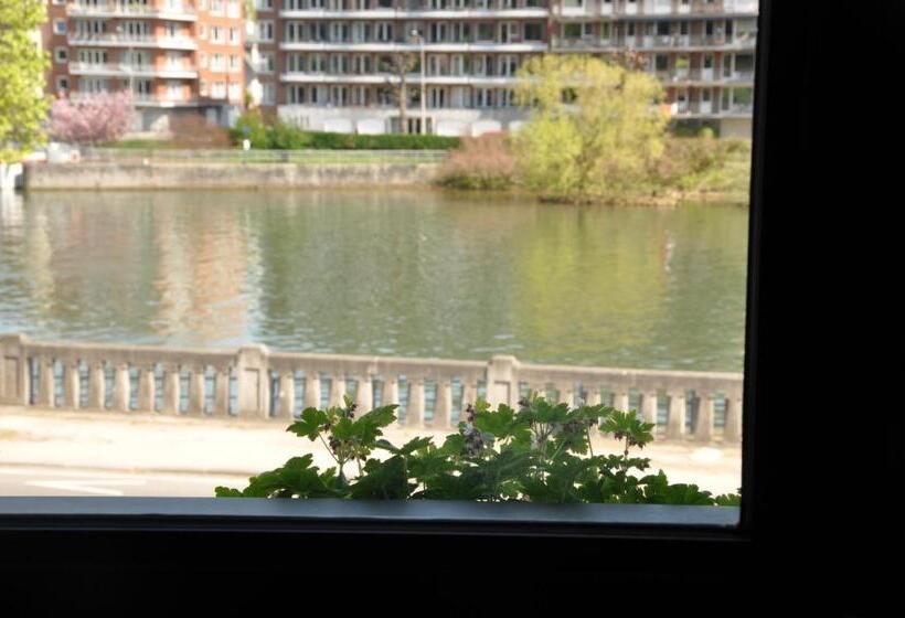 스탠다드 룸, The Royal Snail