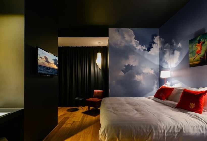 디럭스 룸, The Royal Snail