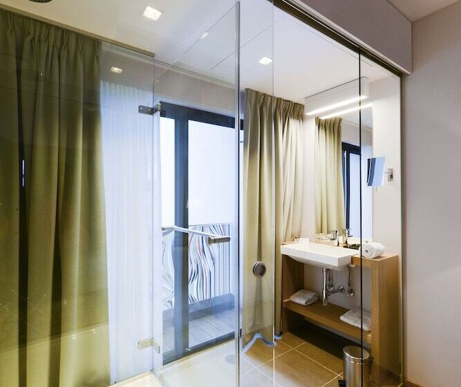 스탠다드 룸, The Royal Snail