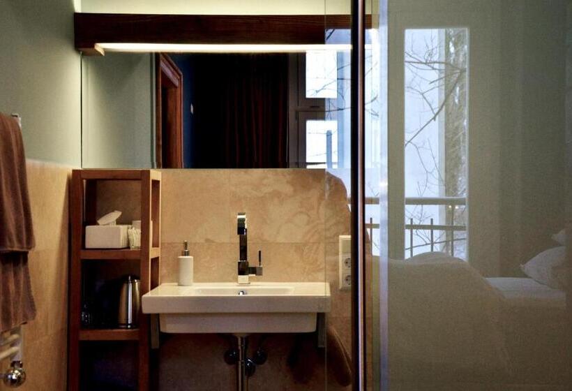 Basis Zimmer, Linnen