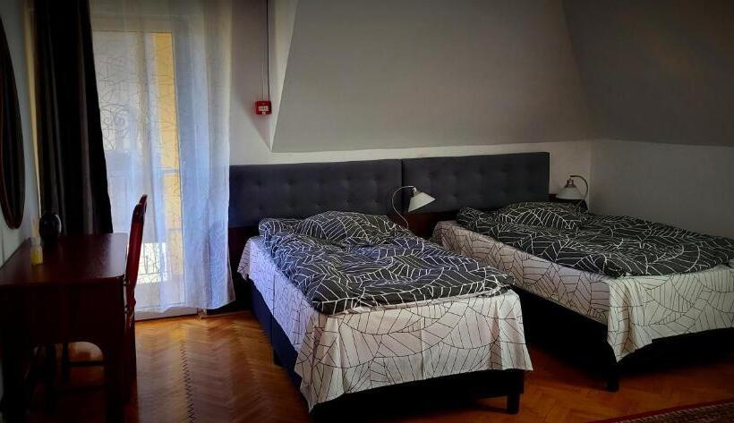 اتاق استاندارد سه نفره, Pension Casa Leone