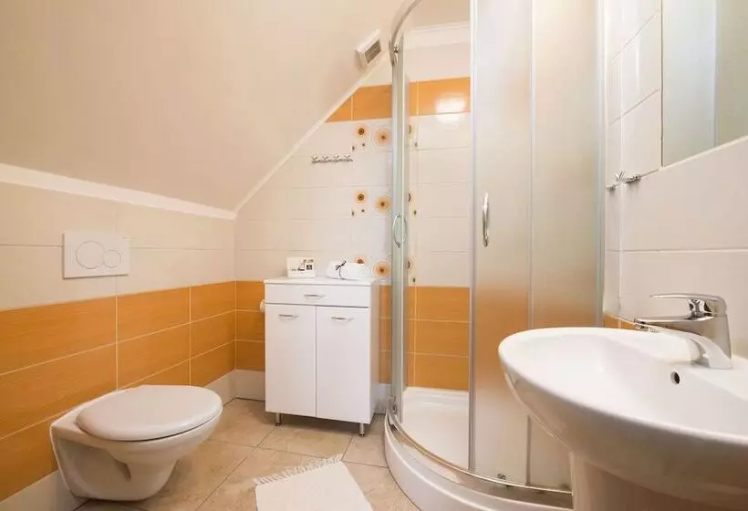 اتاق استاندارد یک نفره, Wellness Penzión Vila Mery