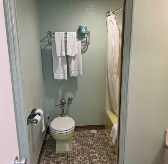 غرفة قياسية, Town & Country Motel