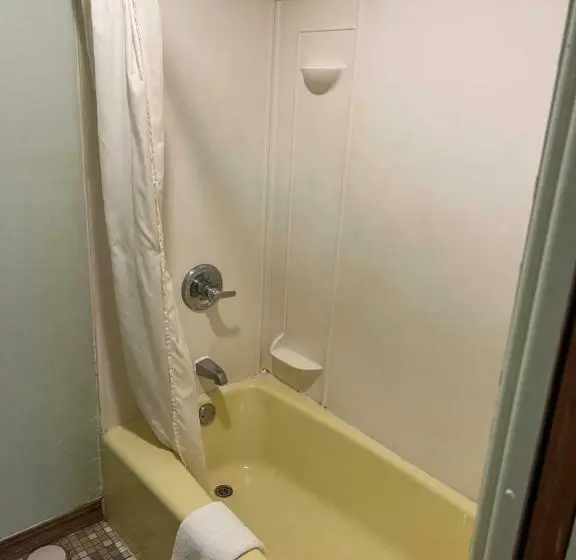 スタンダードルーム, Town & Country Motel