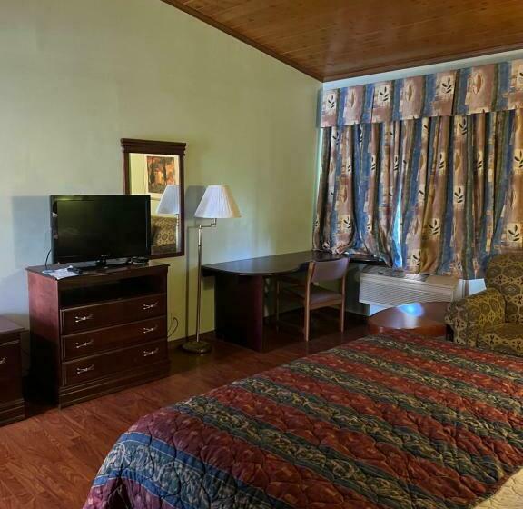 غرفة عائلية, Town & Country Motel