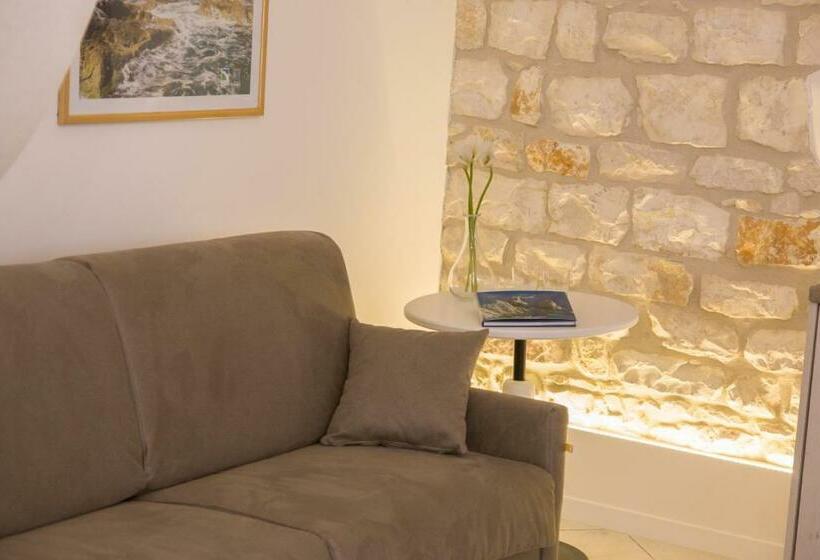 استودیوی استاندارد, Falesiaconero