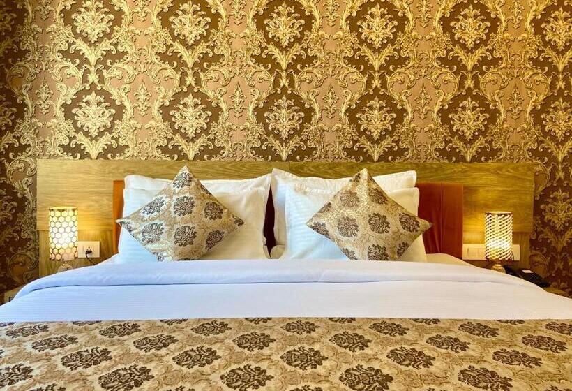 带大床的高级房间, Arogyadham Retreat