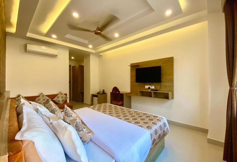 带大床的高级房间, Arogyadham Retreat