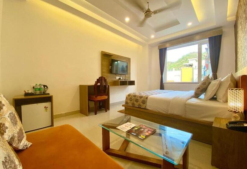 带大床的高级房间, Arogyadham Retreat