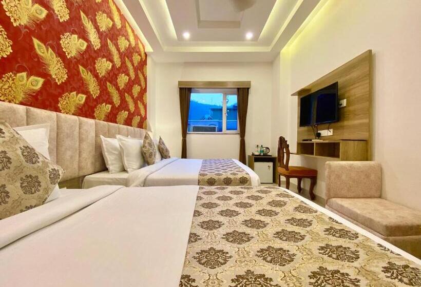 Номер Стандарт Трехместный, Arogyadham Retreat