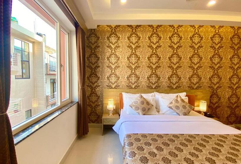 带大床的高级房间, Arogyadham Retreat