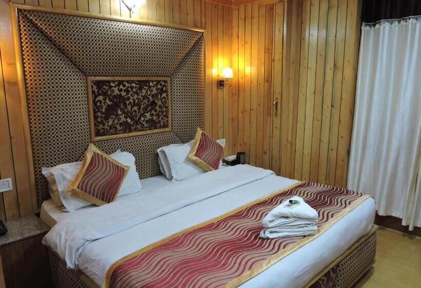 キングサイズベッドのスタンダードルーム, Chaman Palace