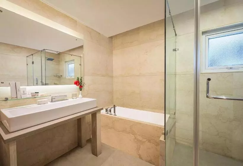 Suite, Claresta