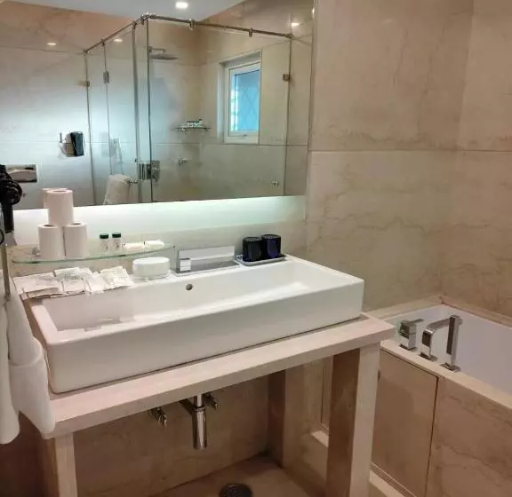 Suite, Claresta