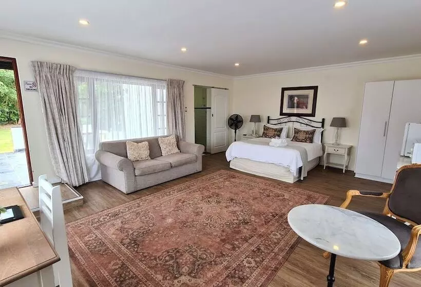 اتاق لوکس, Hathaway Guest House