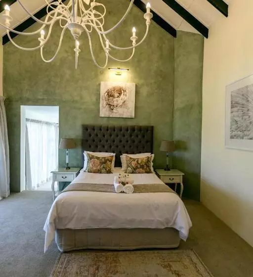 اتاق لوکس, Hathaway Guest House