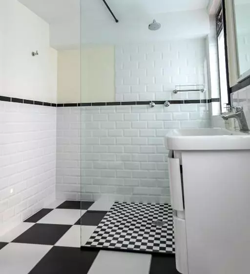 اتاق ساده سه‌ نفره, Hathaway Guest House