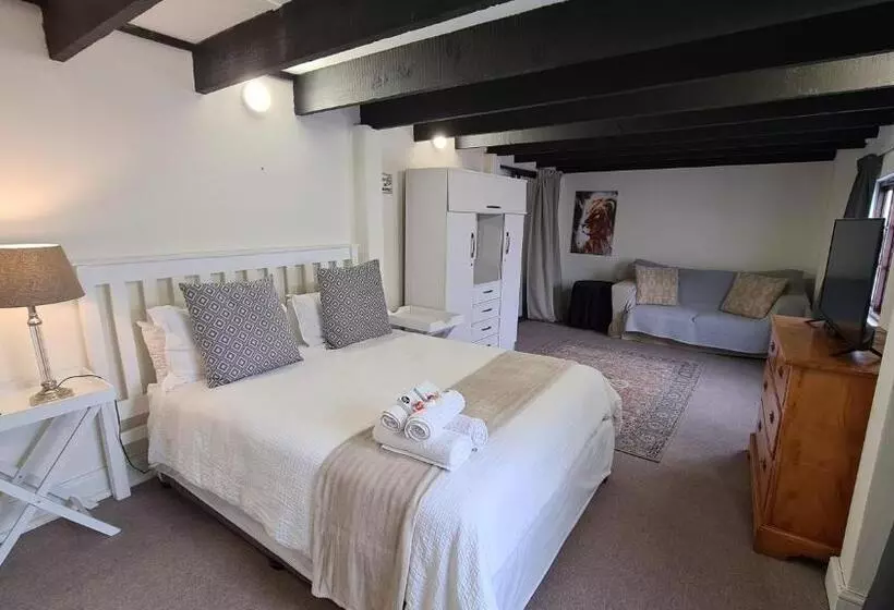 اتاق ساده سه‌ نفره, Hathaway Guest House