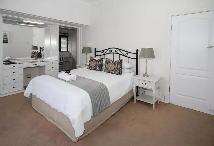 اتاق لوکس با چشم‌انداز دریا, Hathaway Guest House