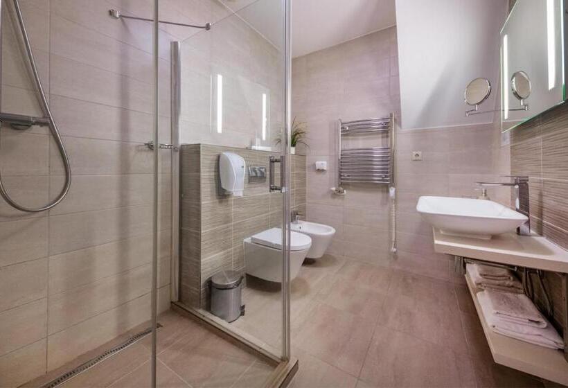 غرفة سوبيريور فردية, Kiss