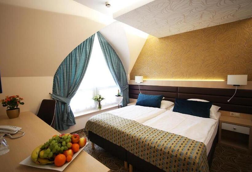 غرفة سوبيريور, Kiss