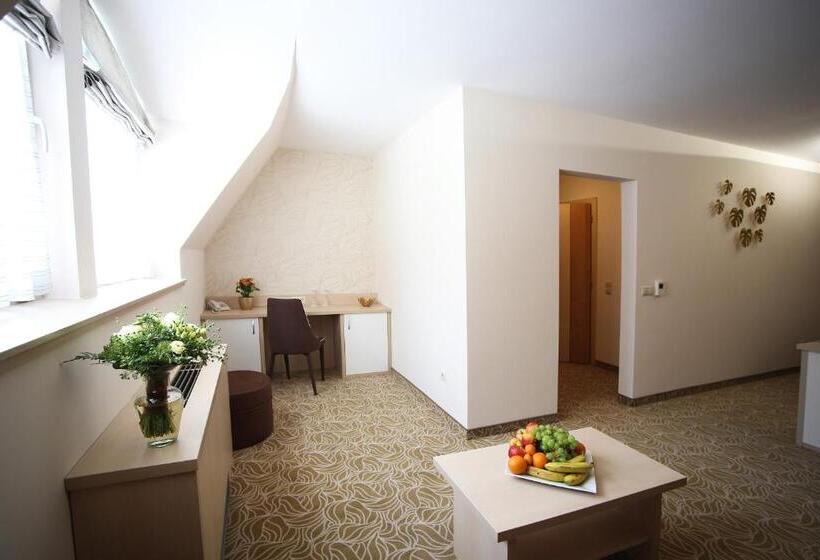 غرفة سوبيريور, Kiss