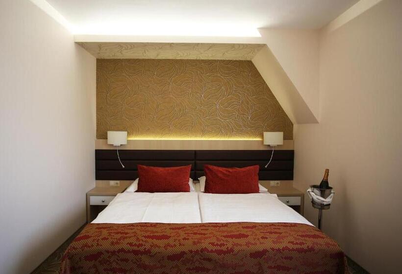 غرفة سوبيريور, Kiss