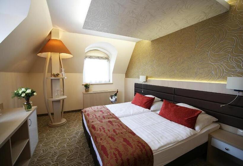 غرفة سوبيريور, Kiss