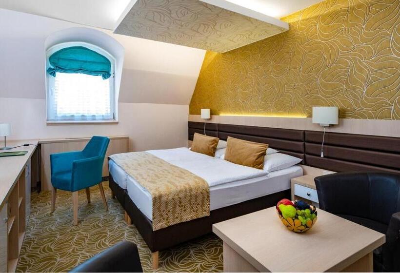 غرفة سوبيريور, Kiss