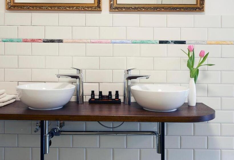 سوییت, Les Charmes