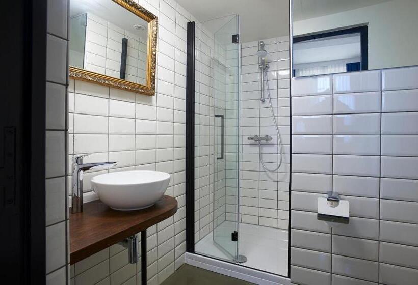 اتاق لوکس, Les Charmes