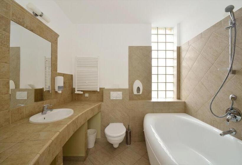 带阳台套房, Semiramis Business