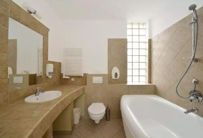 Sviitti Parveke, Semiramis Business
