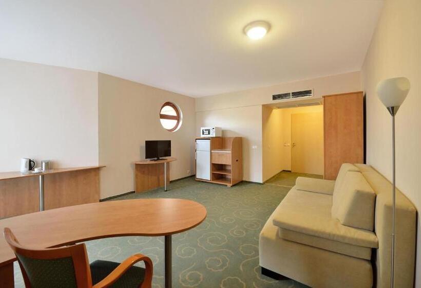 带阳台套房, Semiramis Business