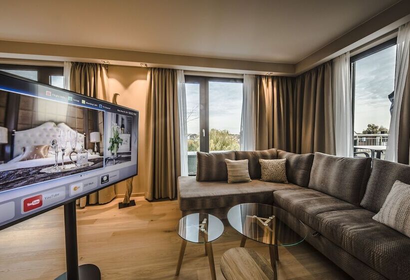 带阳台套房, Wellings Park