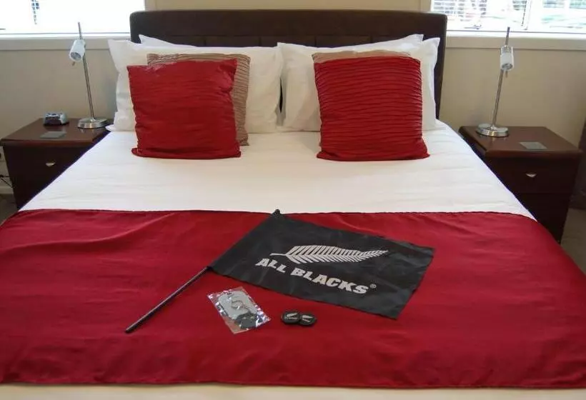 Standard-studio, At Eden Park Motel