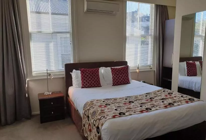 Standard-studio, At Eden Park Motel