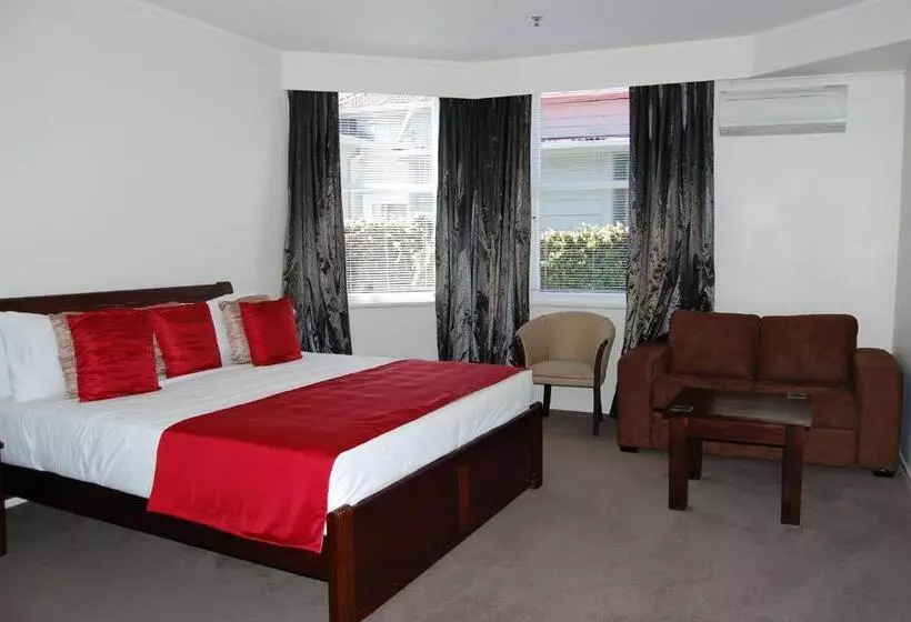 Executive-studio, At Eden Park Motel