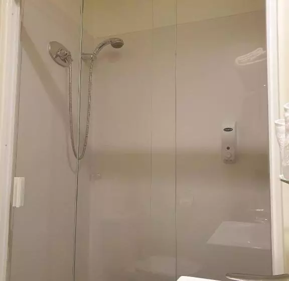 Executive-studio, At Eden Park Motel