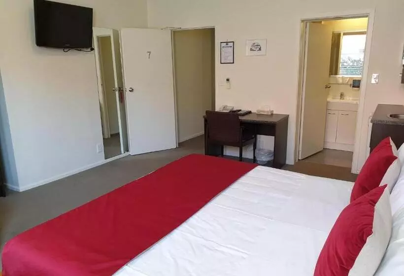 Executive-studio, At Eden Park Motel