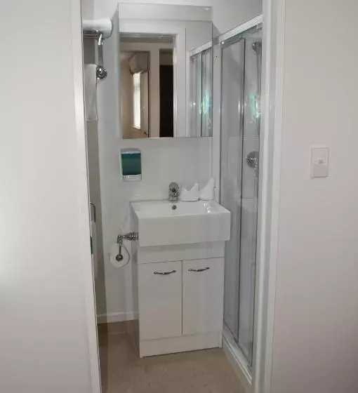 Executive-huone, At Eden Park Motel