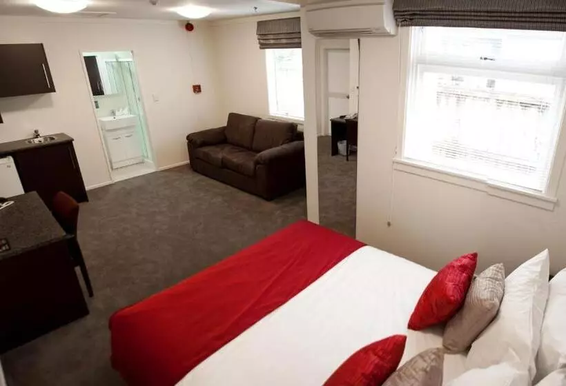 Executive-huone, At Eden Park Motel
