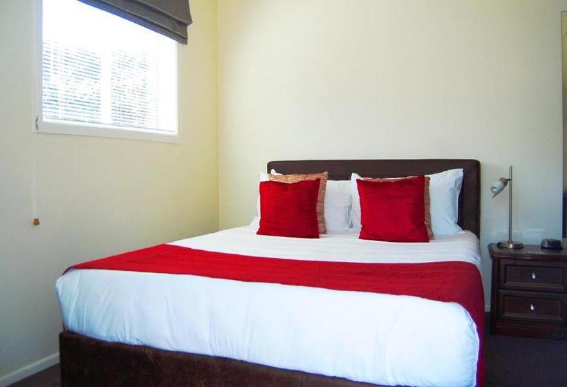 סטודיו בסיסי, At Eden Park Motel