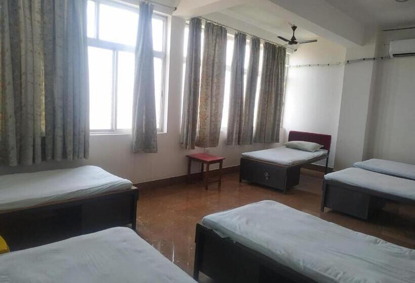تختخواب در اتاق مشترک, Ashiyana Rest House