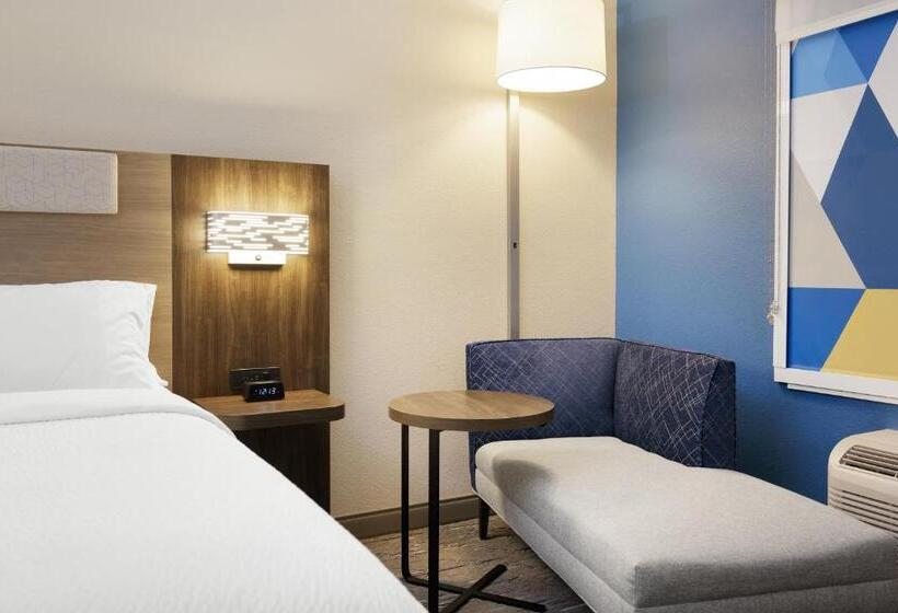 适合残疾人士使用的带超级大床的标准间, Holiday Inn Express   South Haven, An Ihg