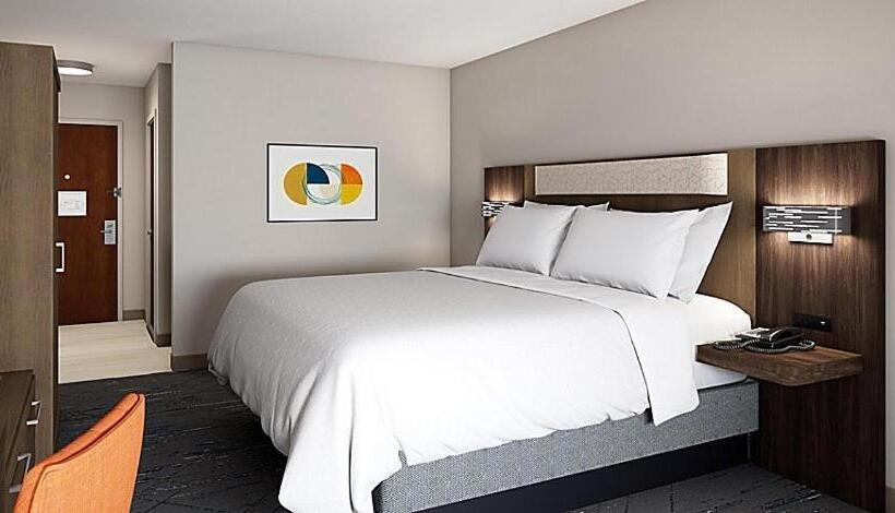 带大床的套房, Holiday Inn Express   South Haven, An Ihg