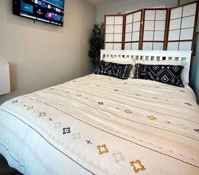 استودیوی لوکس, Durham City Retreat
